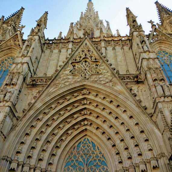 Virtual Live Tour: Experience Barcelona Like Never Before!